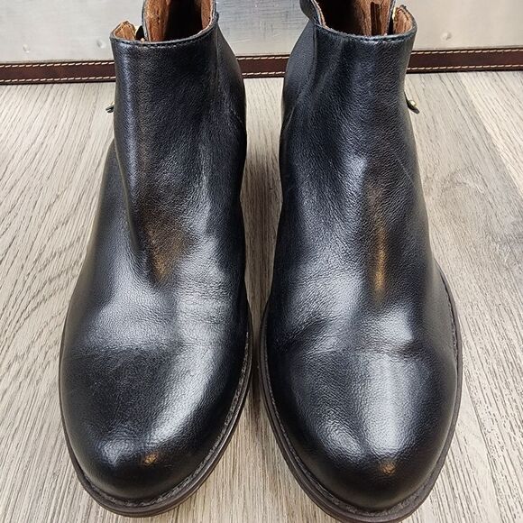 NWOB Eric Michael London Leather Ankle Booties size 6 - Picture 3 of 11